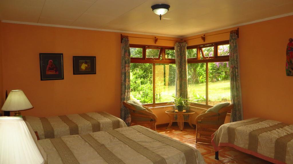 Guayabo Lodge Santa Cruz  Bilik gambar